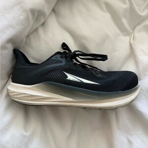 LIKE NEW Altra Torin 8.5W